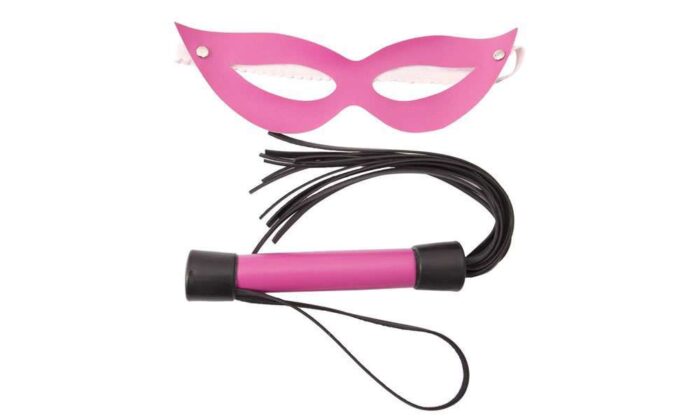 kit-tiazinha-com-chicote-e-mascara-rosa